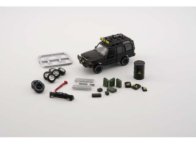 BM Creations 1/64 Land Rover Discovery 1 Black With Accessories