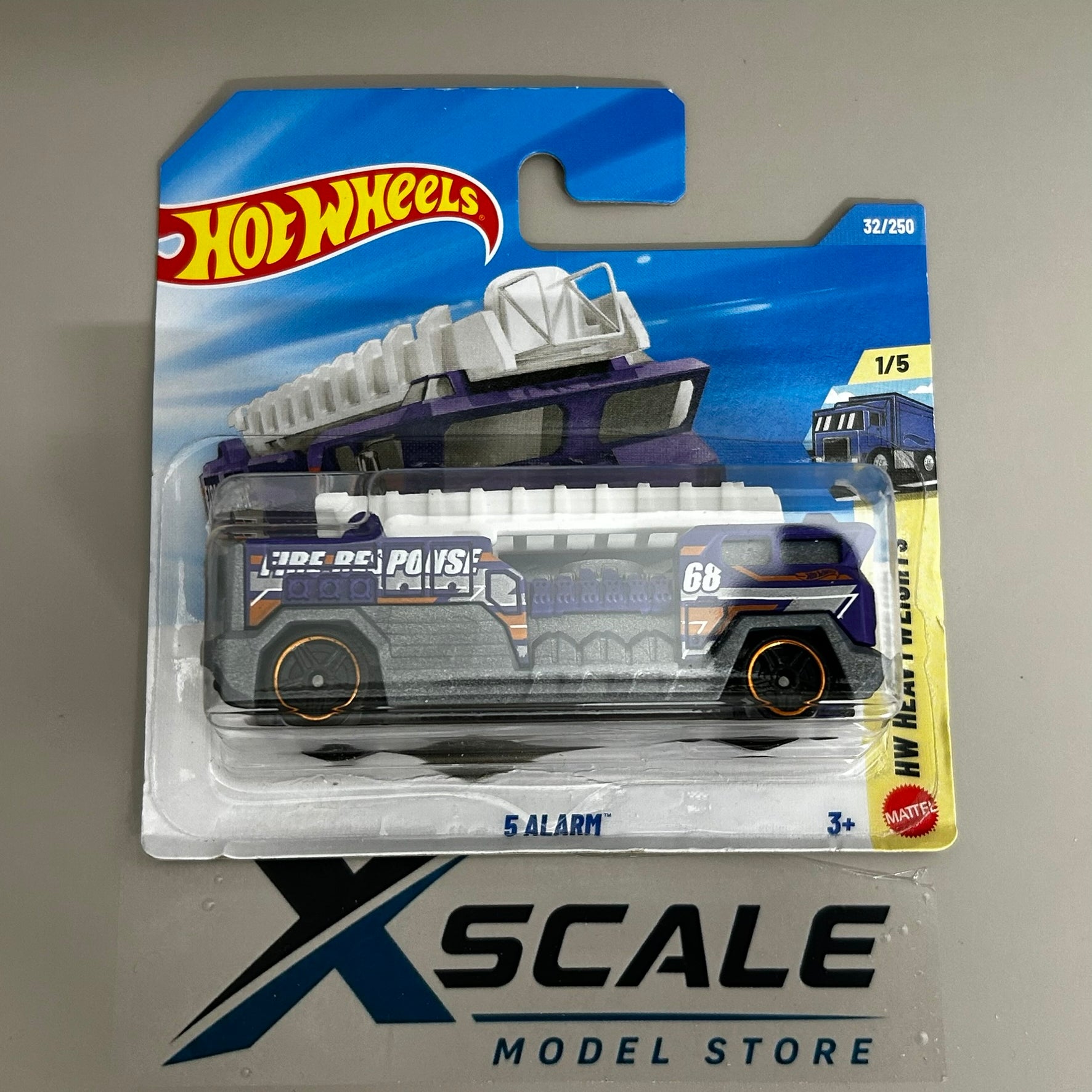 Hot Wheels 2026 C 1/64 Heavy Weights 5 Alarm