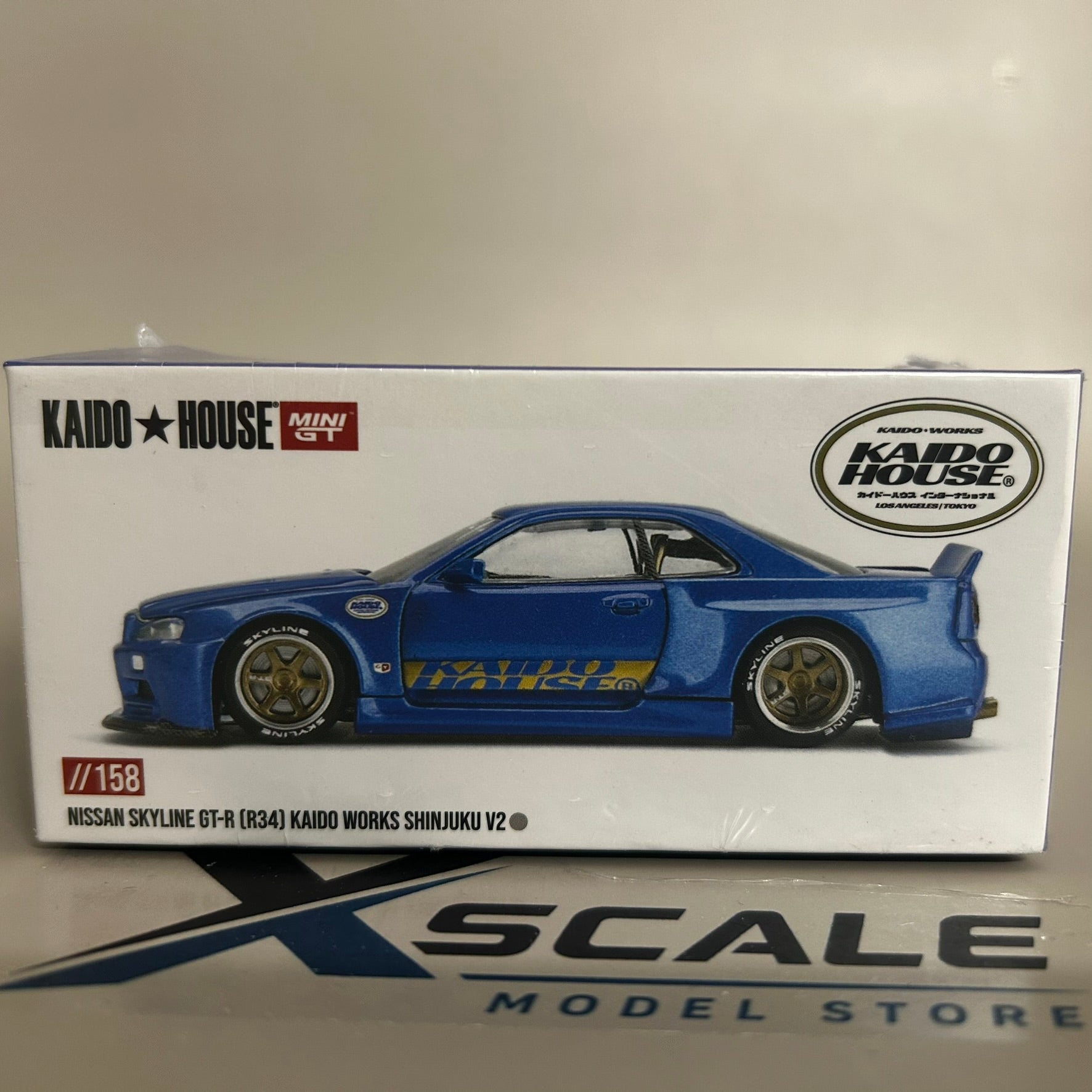 Mini GT Kaido House 1/64 Nissan Skyline R34 Shinjuku V2