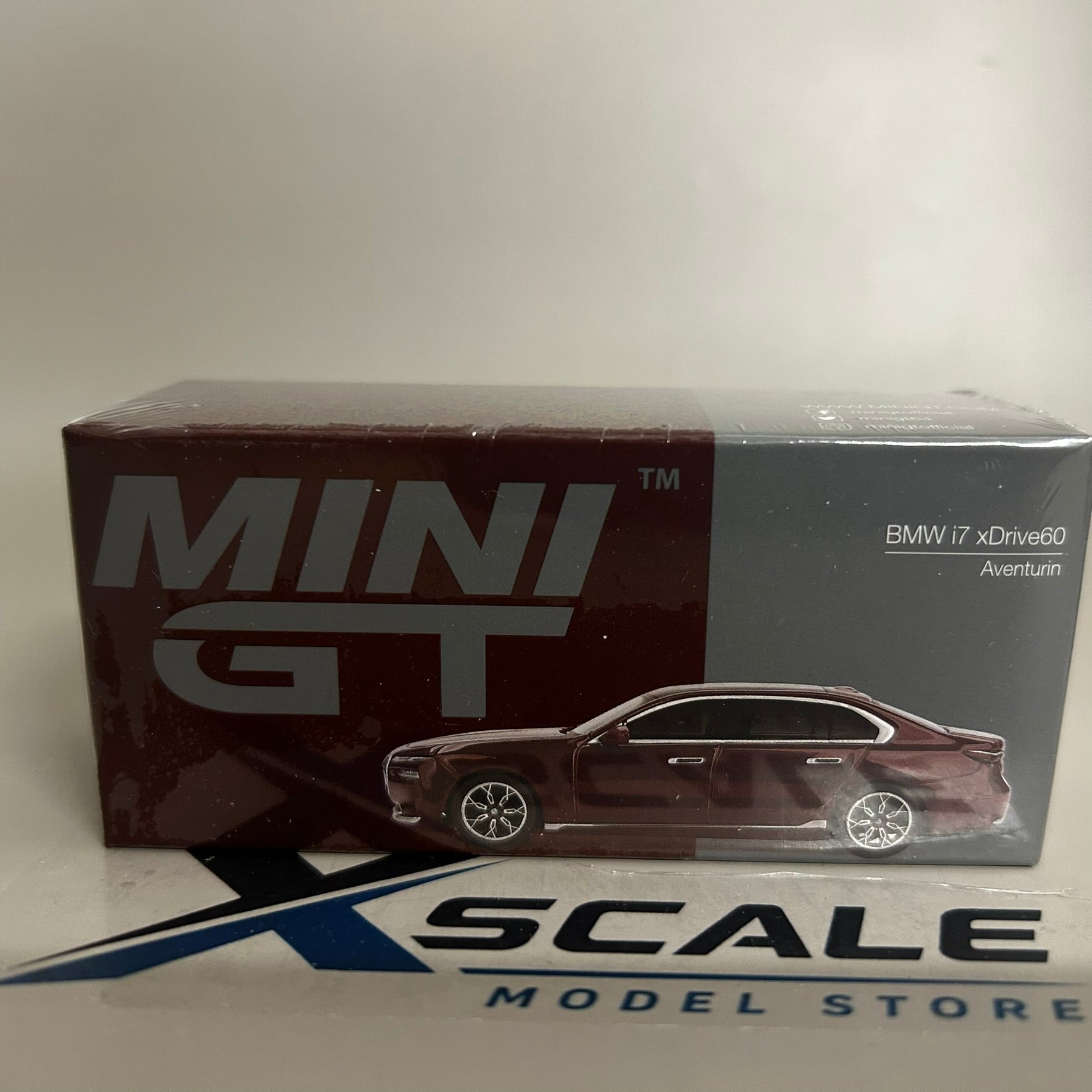 Mini GT 1/64 #952 BMW i7 xDrive60 Red