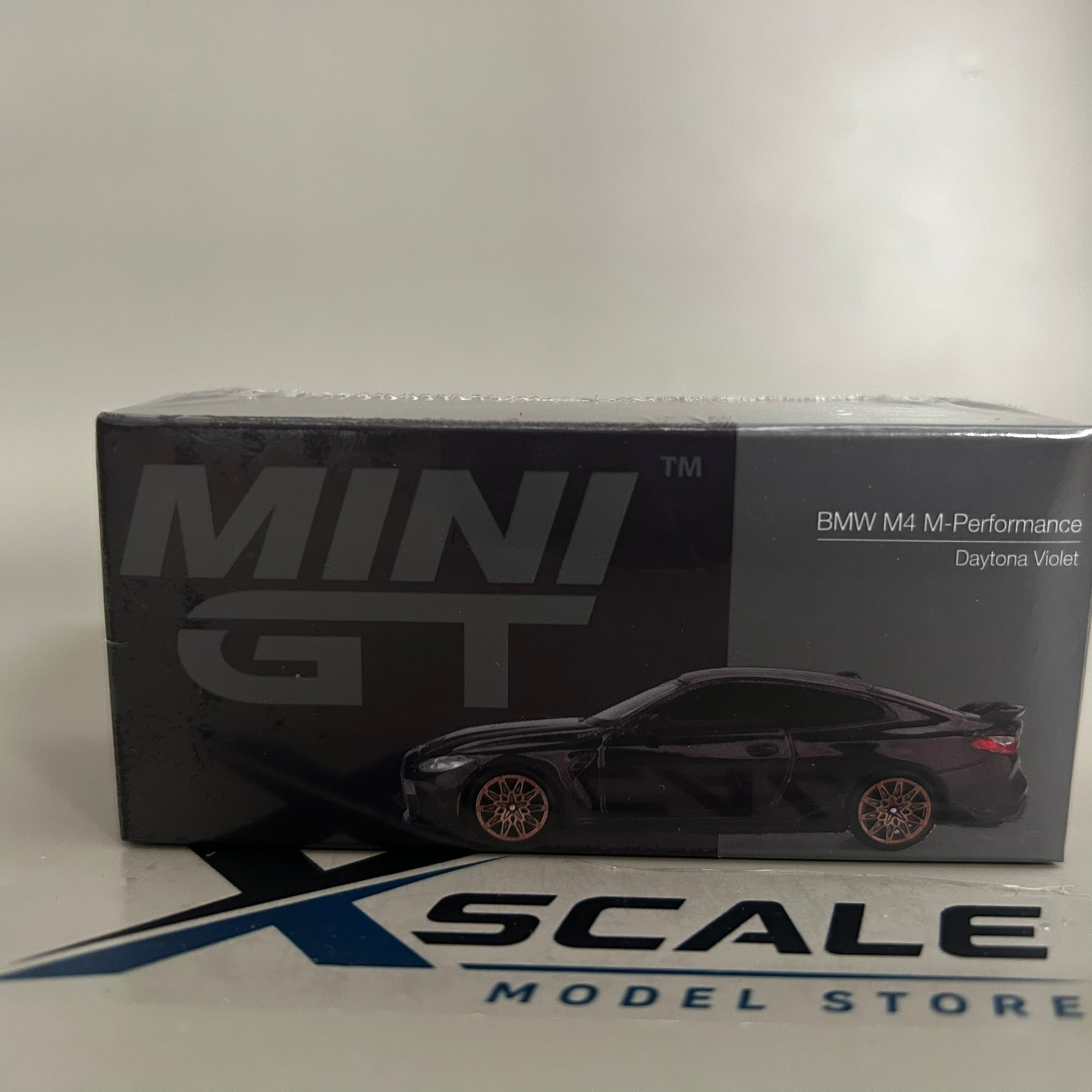 Mini GT 1/64 #1112 BMW M4 Violet
