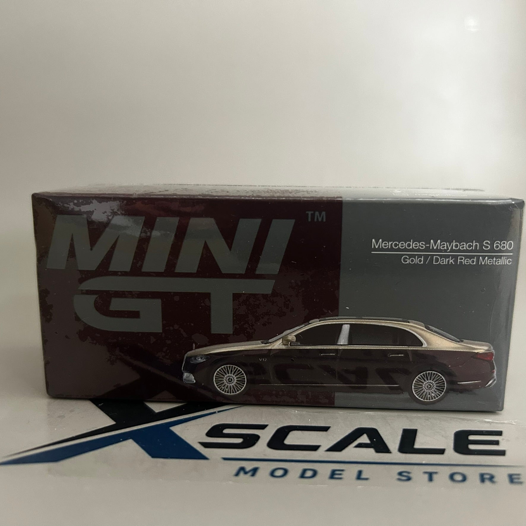Mini GT 1/64 #962 Mercedes Benz Maybach S 680 Gold/Red