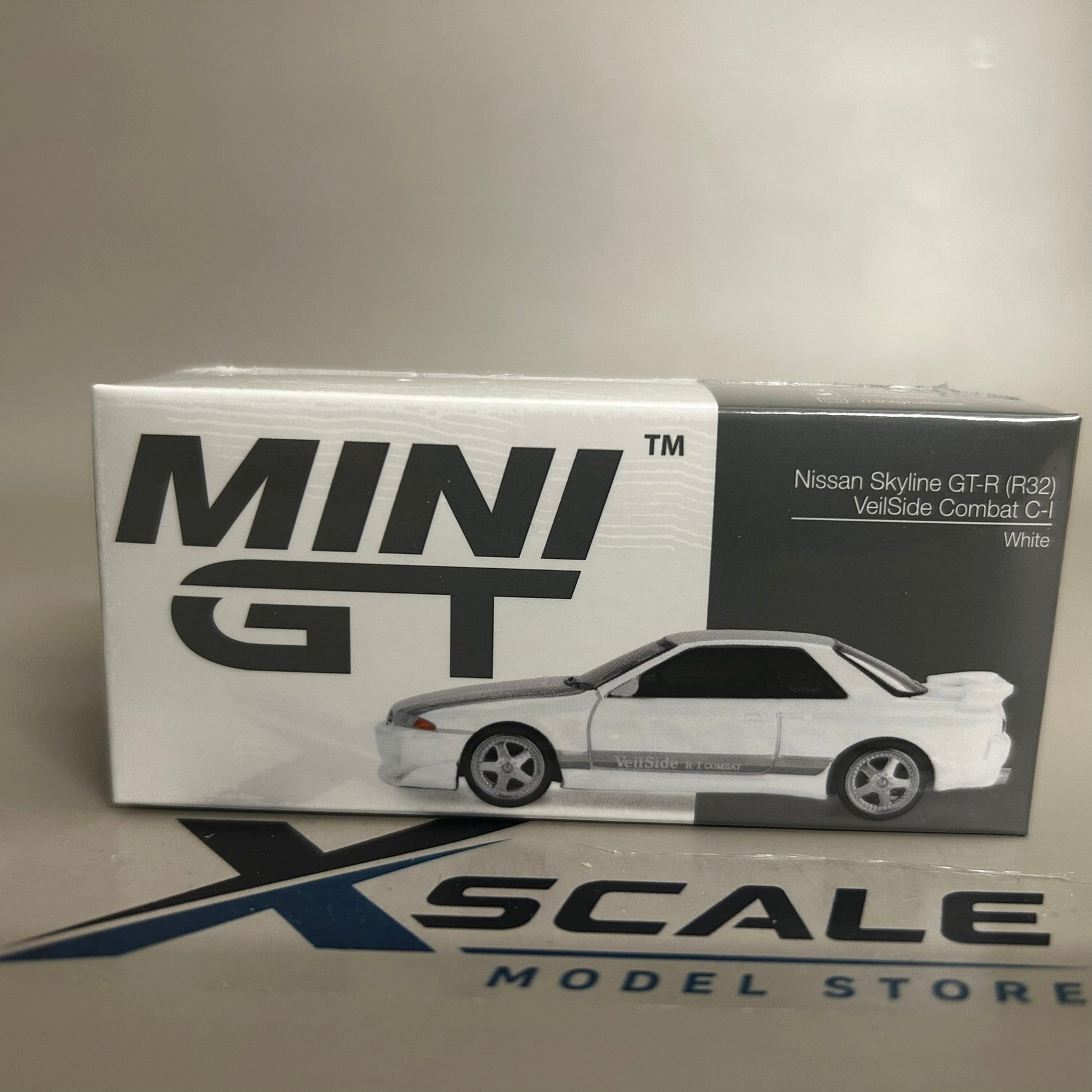 Mini GT 1/64 #1066 Nissan Skyline GTR R32 Veilside White