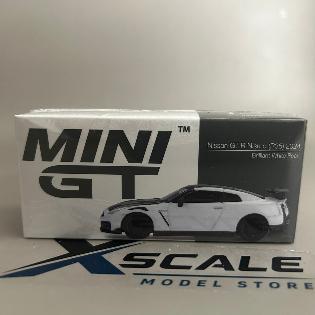 Mini GT 1/64 #1045 Nissan GTR Nismo R35 White