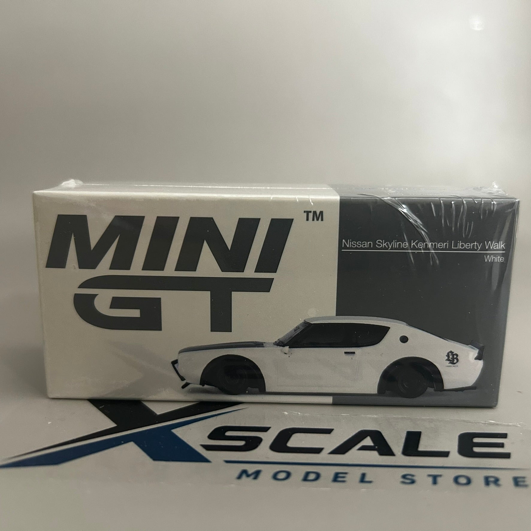 Mini GT 1/64 #702 Nissan Skyline Kenmeri Liberty Walk White