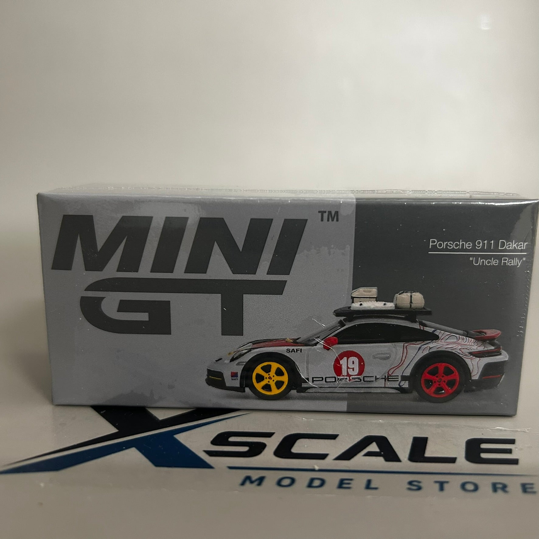 Mini GT 1/64 #1068 Porsche 911 Dakar Uncle Rally
