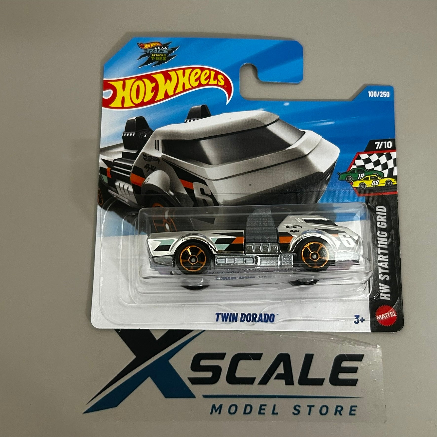 Hot Wheels 2026 N 1/64 Starting Grid Twin Dorado Chrome