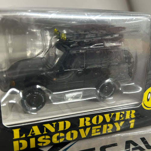 BM Creations 1/64 Land Rover Discovery 1 Black With Accessories