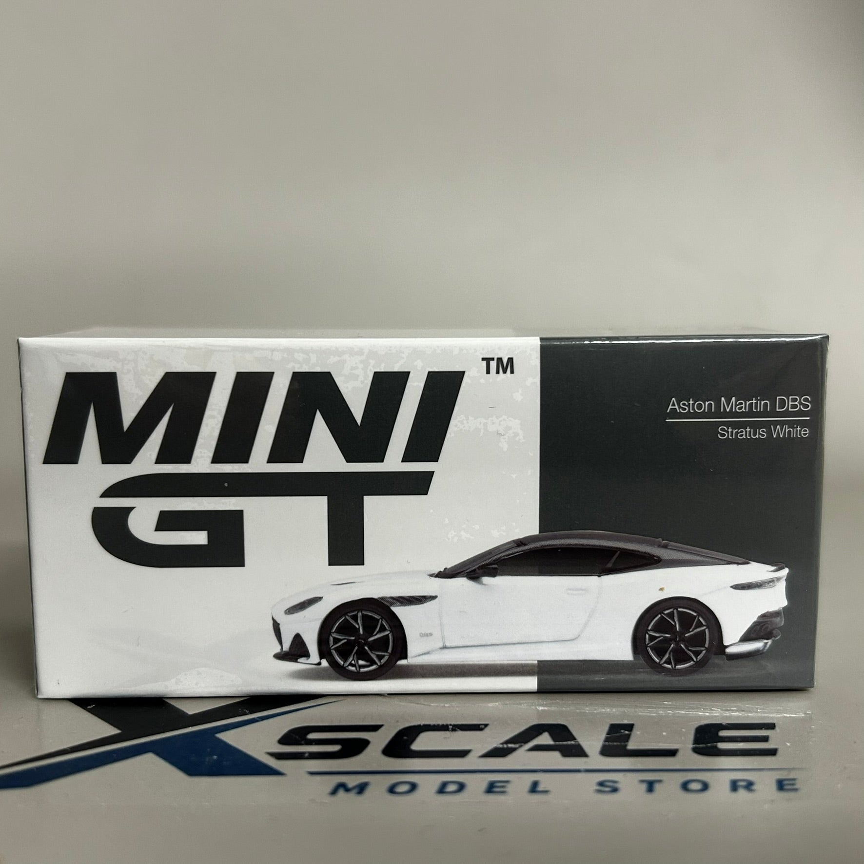 Mini GT 1/64 #1225 Aston Martin DBS White