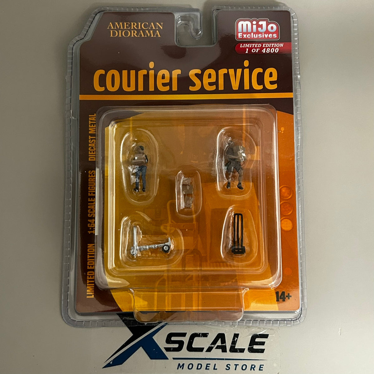 American Diorama 1/64 Figurines Courier Serice Limited Edition