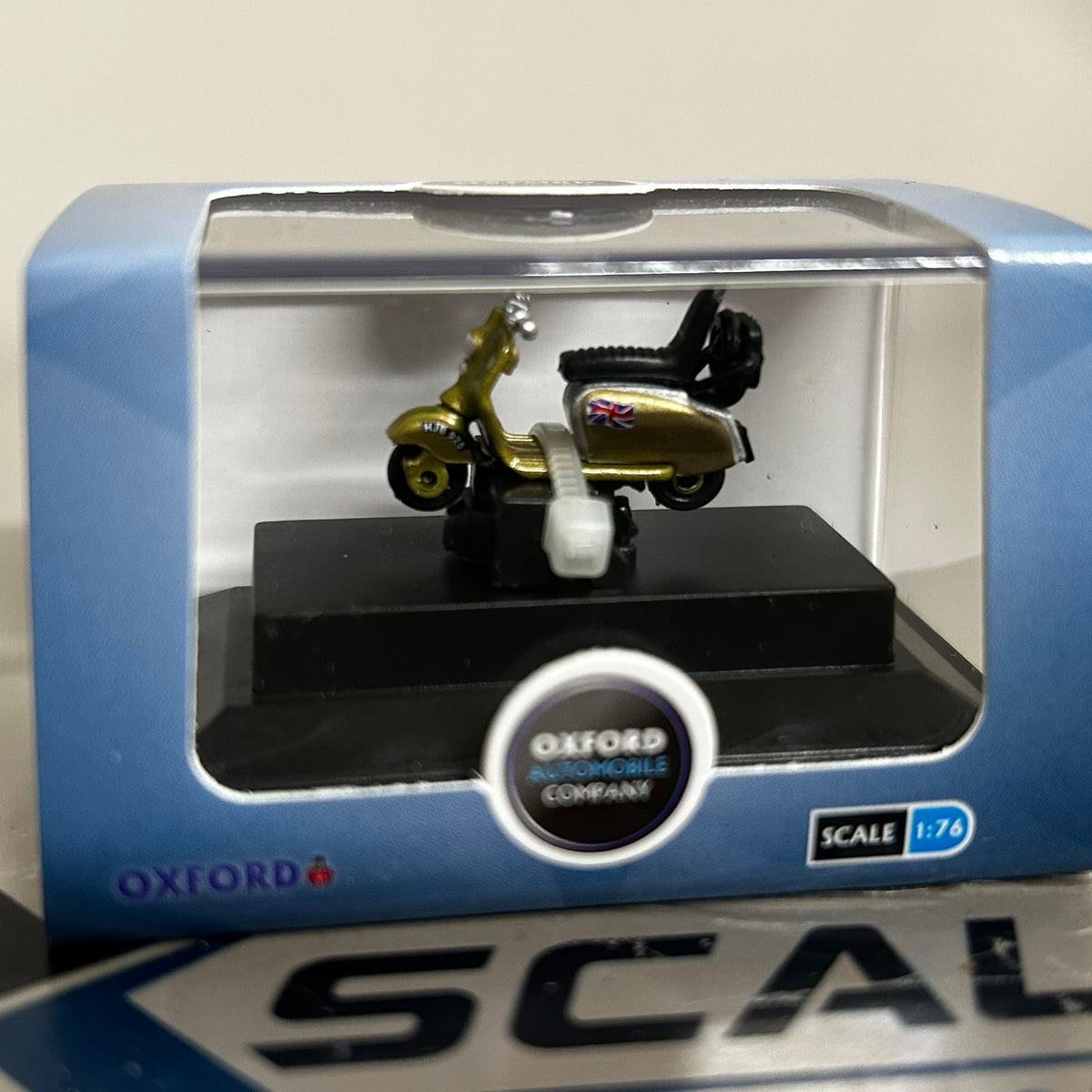 Oxford Diecast 1/76 Scooter Gold Union Jack