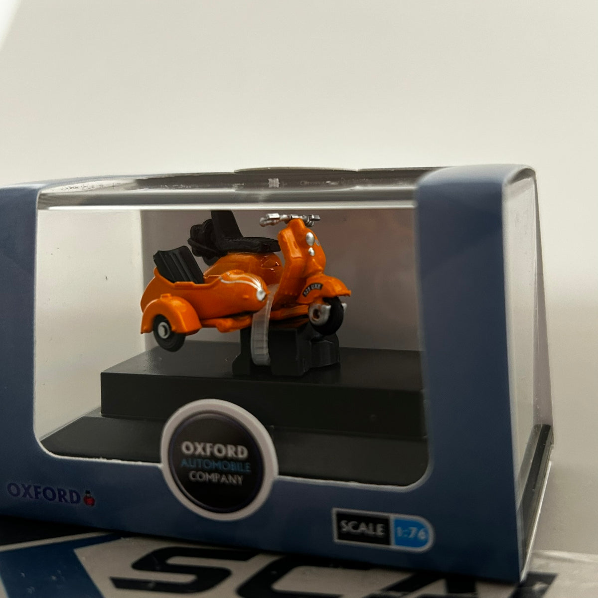 Oxford Diecast 1/76 Scooter & Sidecar