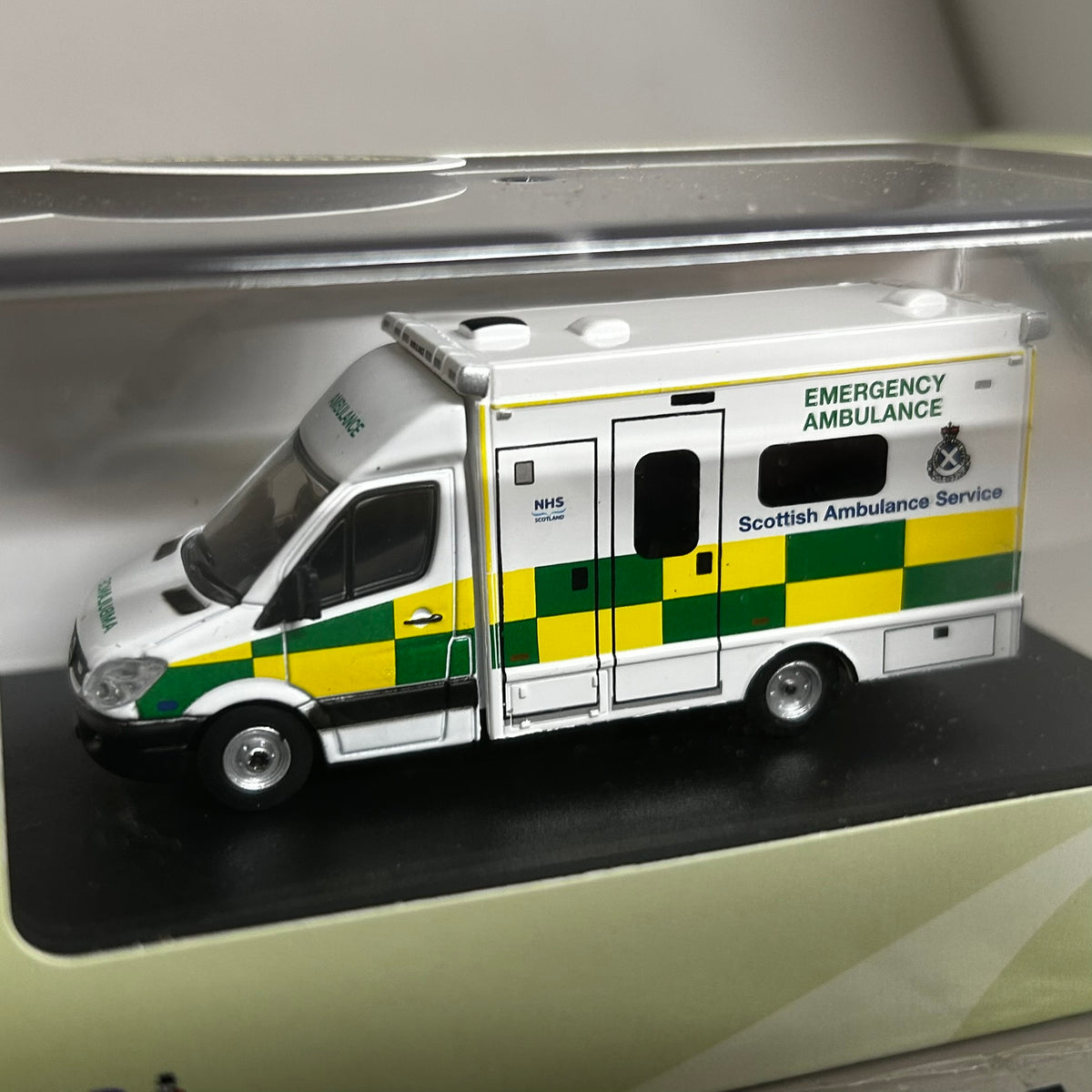 Oxford Diecast 1/76 Mercedes Ambulance Scottish Service