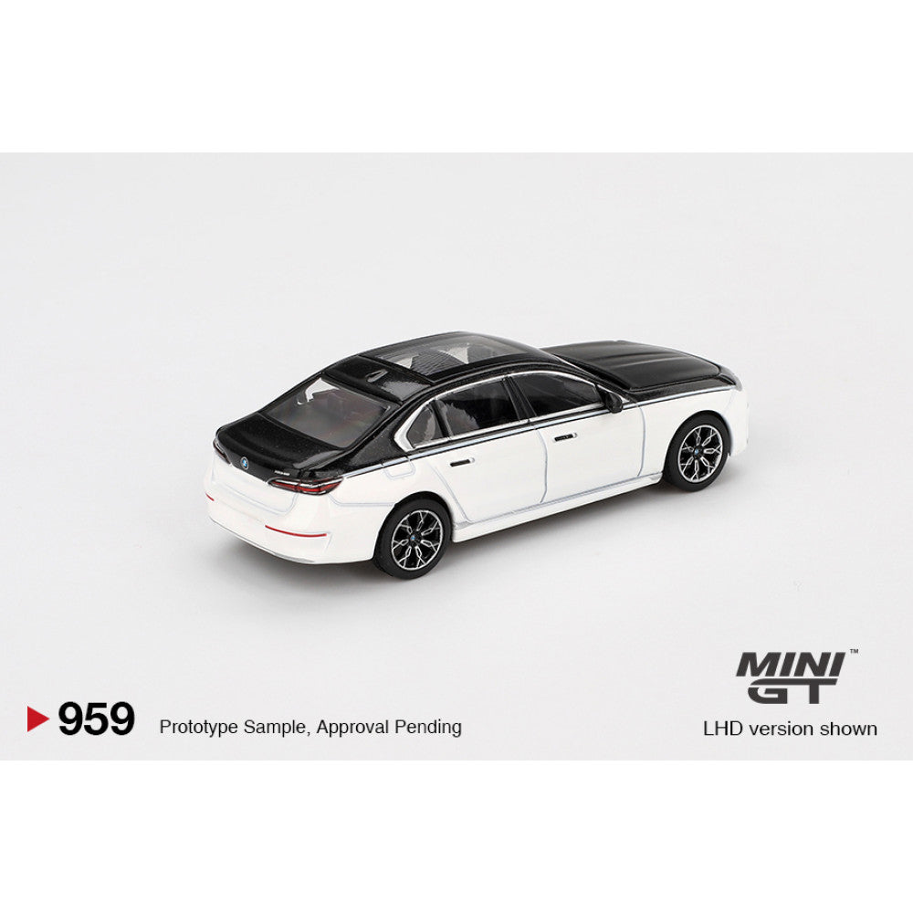 Mini GT 1/64 #959 BMW i7 xDrive60 Black/White