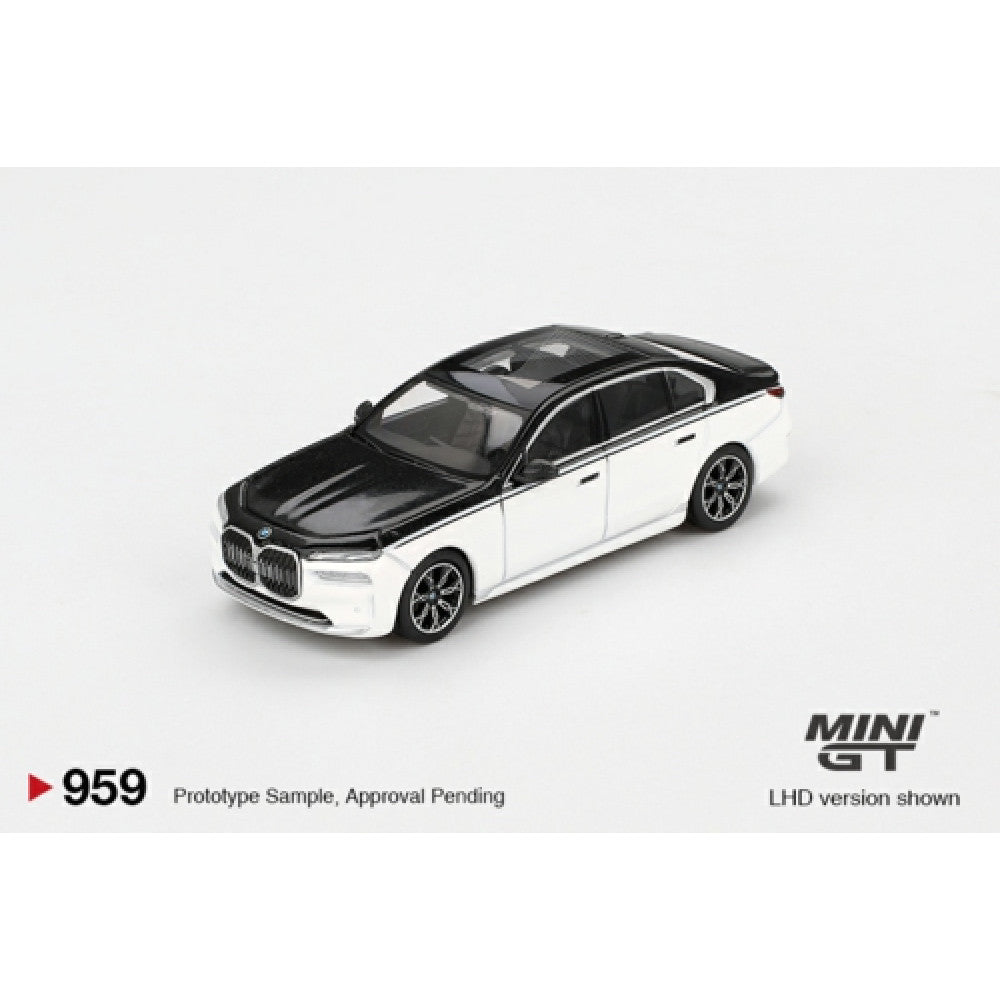 Mini GT 1/64 #959 BMW i7 xDrive60 Black/White