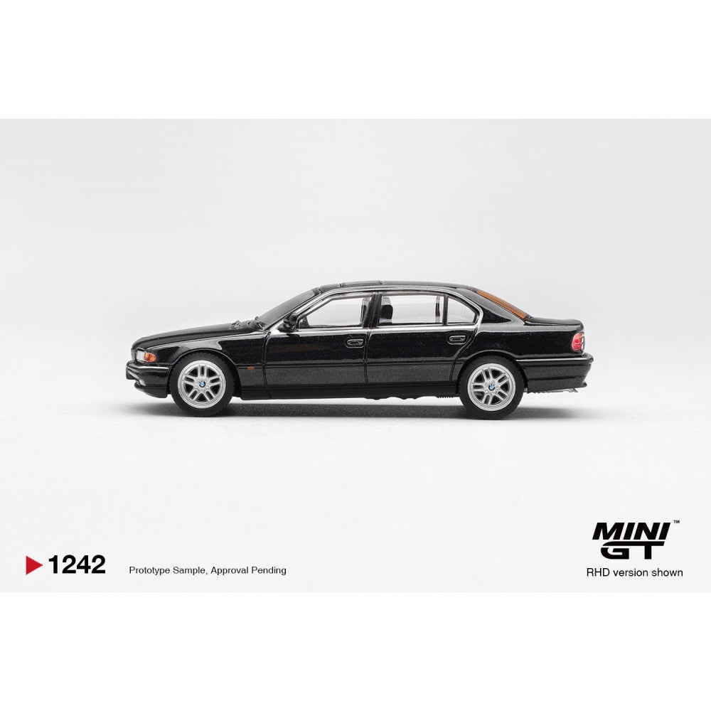 Mini GT 1/64 #1242 BMW 750IL