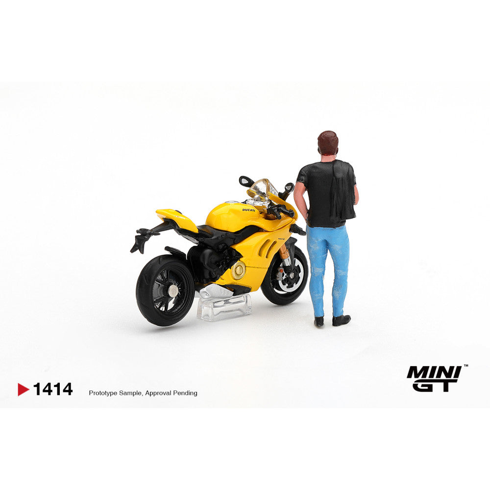 (PRE-ORDER) Mini GT 1/64 #1414 Ducati Panigale V4 Giallo With Figure
