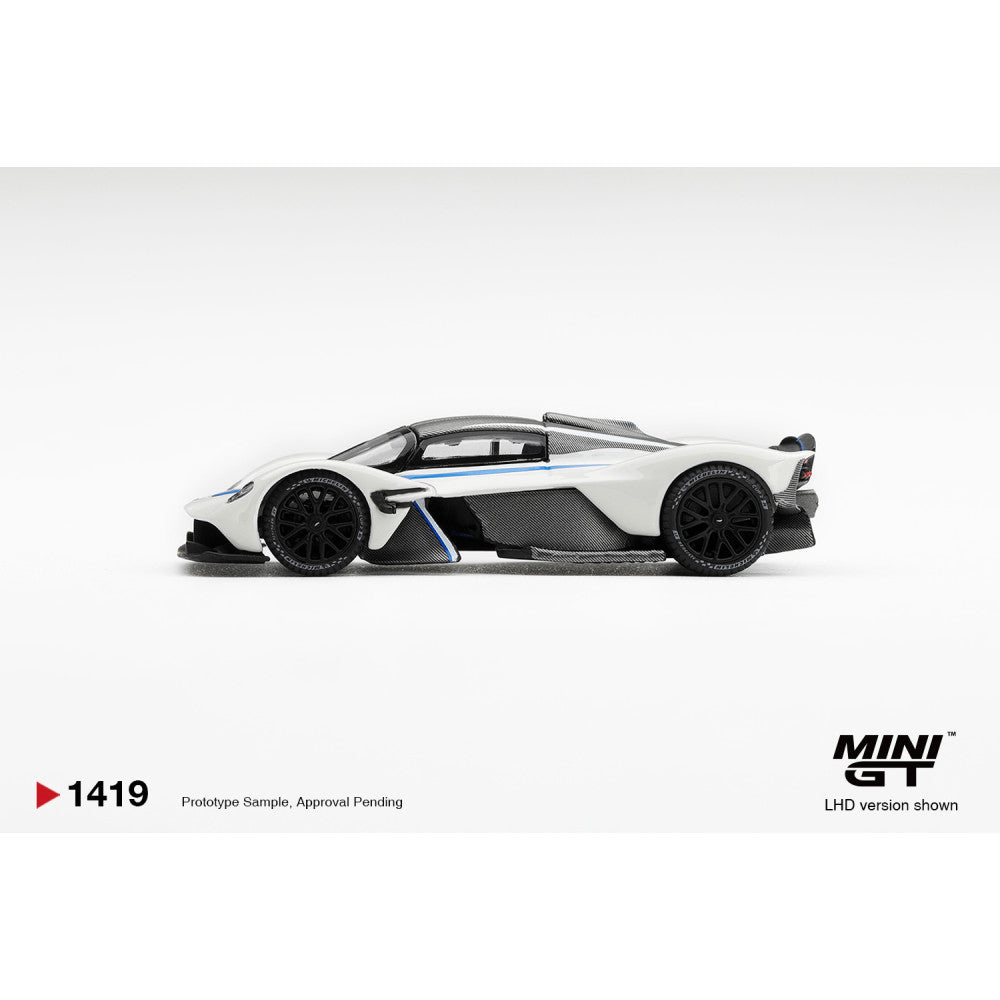(PRE-ORDER) Mini GT 1/64 #1419 Aston Martin Valkyrie Escaping