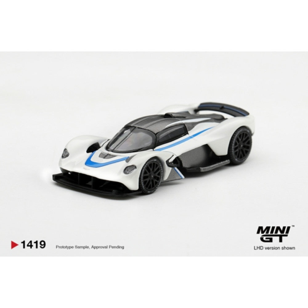 (PRE-ORDER) Mini GT 1/64 #1419 Aston Martin Valkyrie Escaping