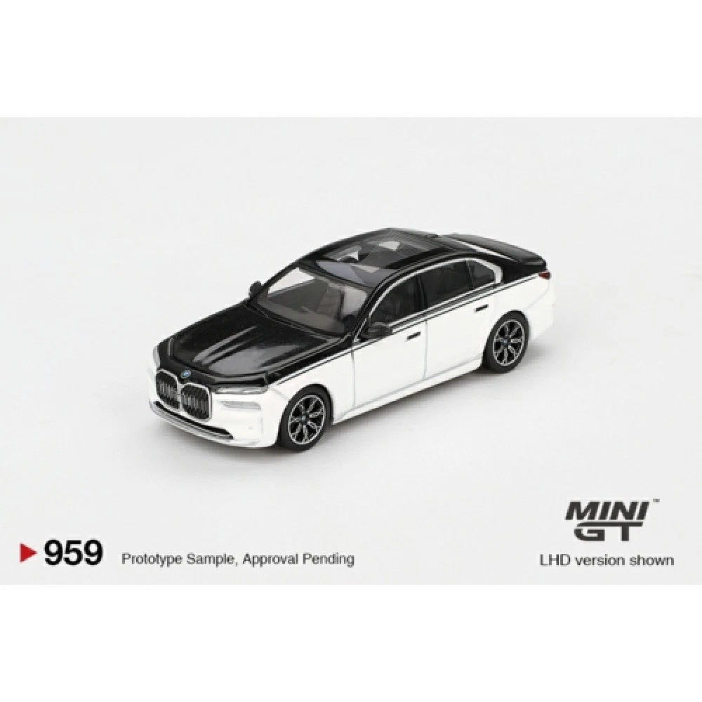 Mini GT 1/64 #959 BMW i7 xDrive60 White/Black