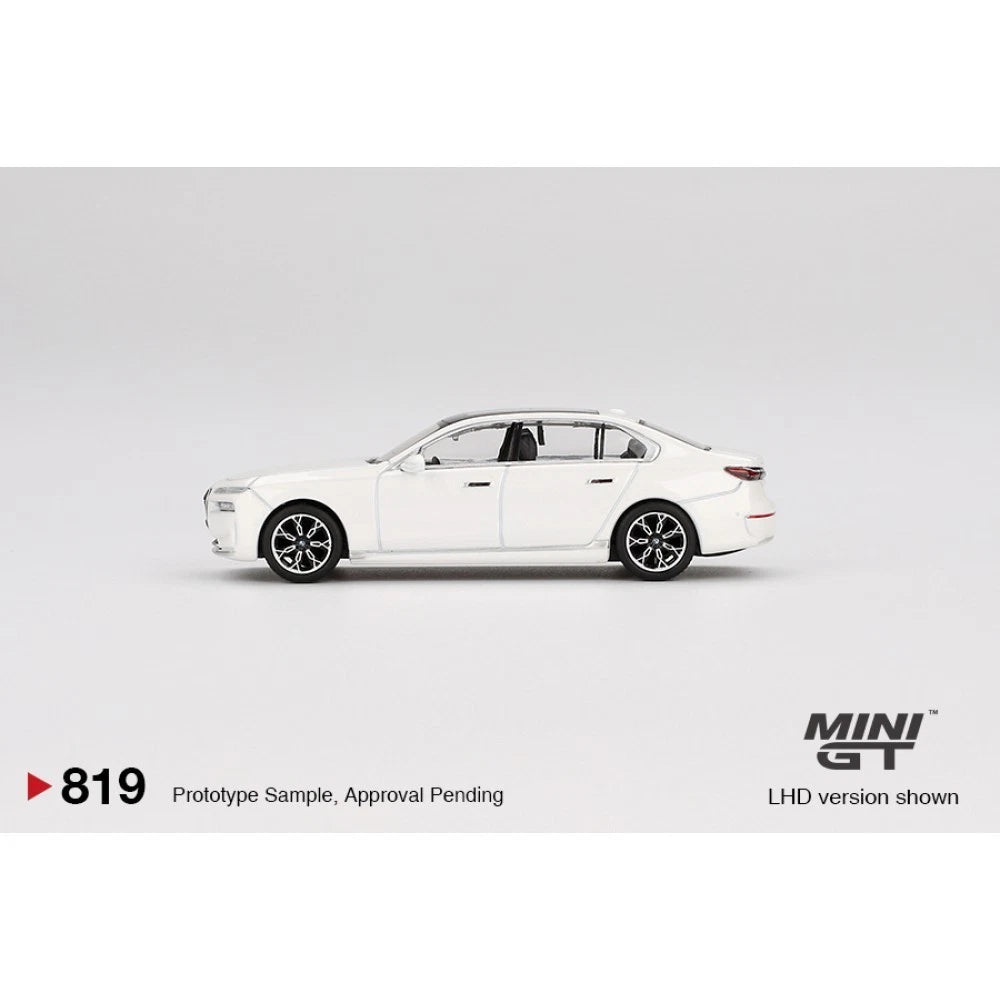 Mini GT 1/64 #819 BMW i7 xDrive60 White
