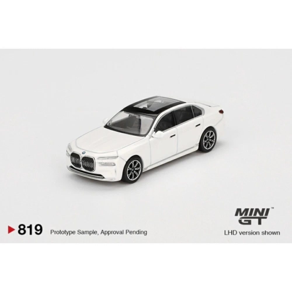 Mini GT 1/64 #819 BMW i7 xDrive60 White