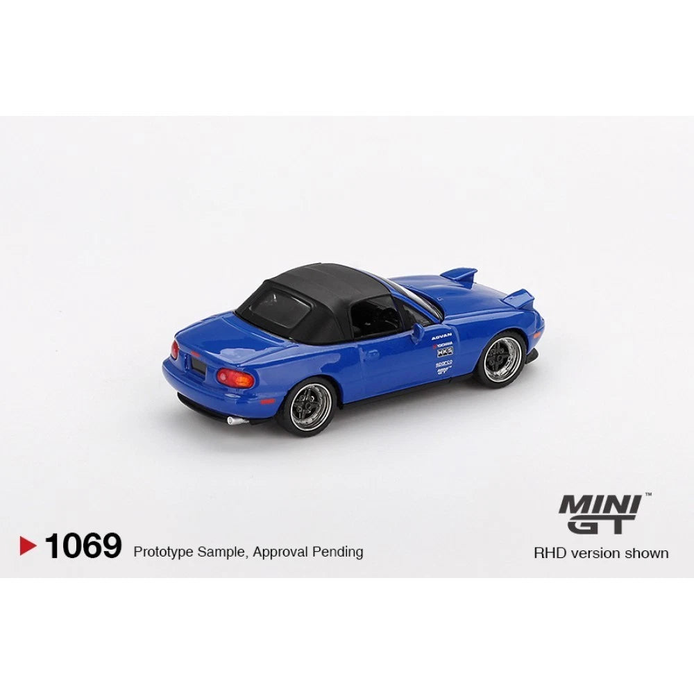 Mini GT 1/64 #1069 Mazda MX5 Miata Blue