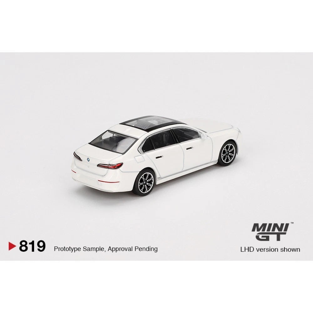 Mini GT 1/64 #819 BMW i7 xDrive60 White